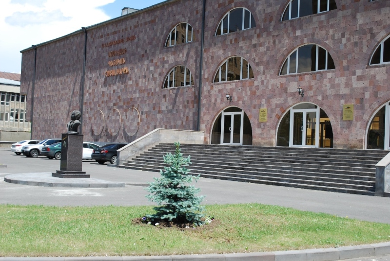 Здание филиала МГУ в Ереване